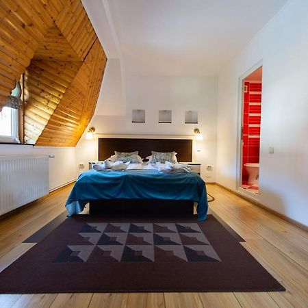 Vila Bradet Buşteni Exteriör bild