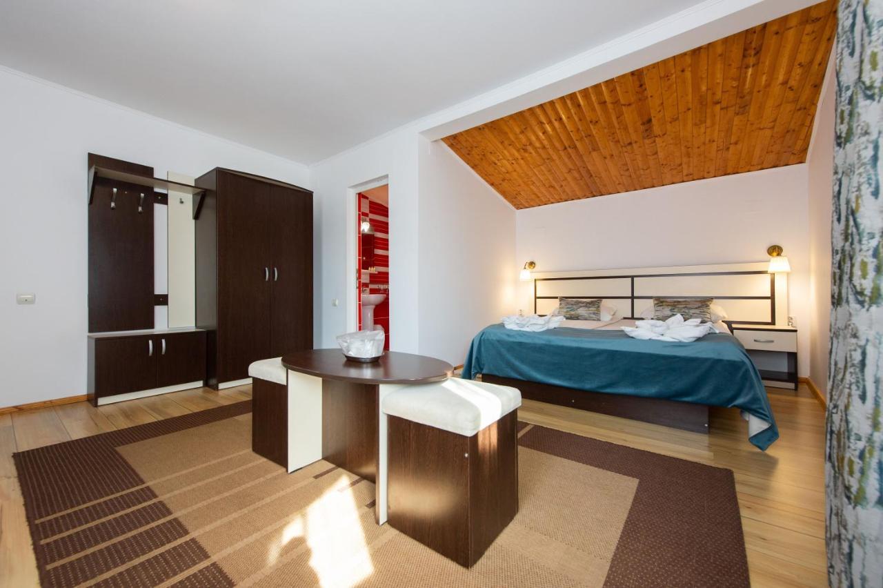 Vila Bradet Buşteni Exteriör bild