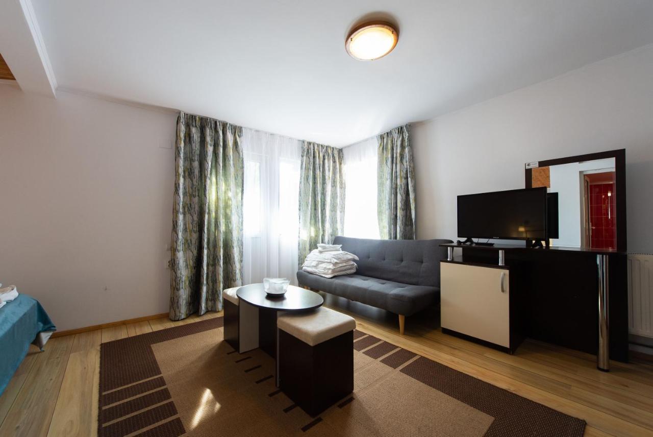 Vila Bradet Buşteni Exteriör bild